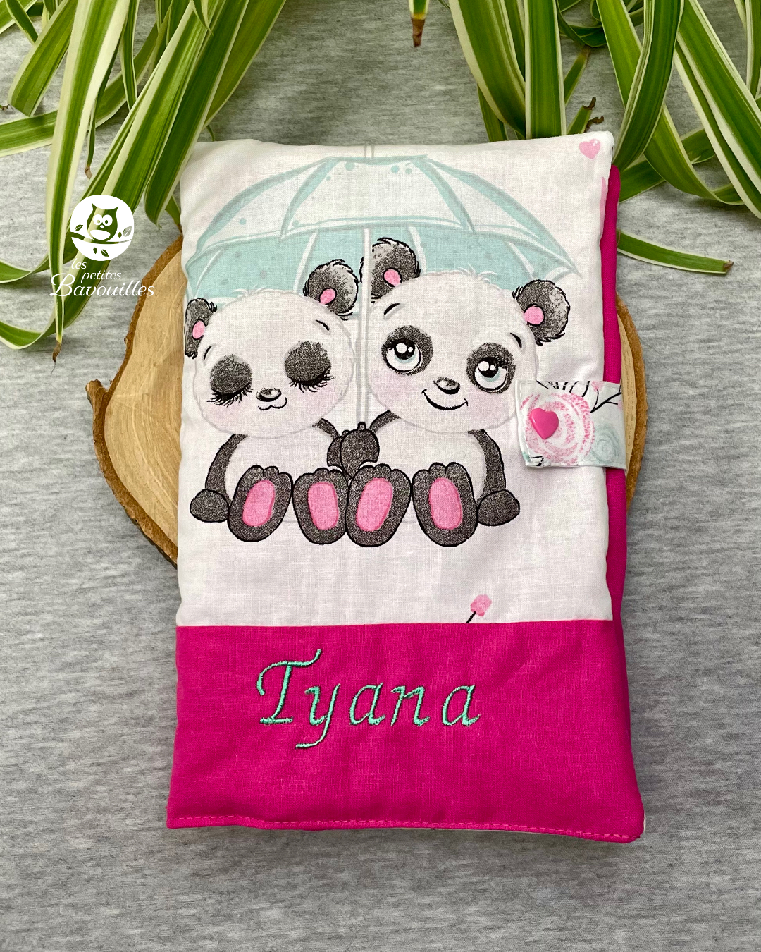 Carnet de santé brodé tyana